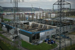 La pollution des eaux sous un entrepôt Bolloré incendié en 2023 suscite l'inquiétude