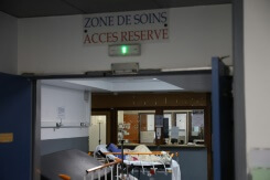 Tentatives de suicide, automutilations: 'hausse massive' des hospitalisations d'adolescentes et de jeunes femmes