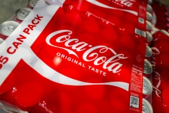 Toujours bien sucré, mais différemment: Coca-Cola passe au sucre de canne, se réjouit Trump
