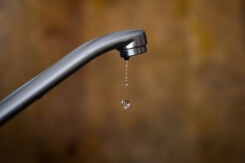 Gaz cancérogène dans l'eau potable: un recours déposé pour 'forcer l'Etat à réagir'