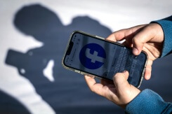 Les réseaux sociaux nuisent gravement à la santé des ados, alerte l'Anses