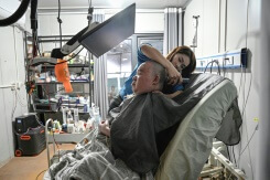 Paralysé, un Chinois dirige sa ferme d'un simple doigt