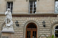 Au campus Louis Braille à Paris, l'IA au service des aveugles et malvoyants