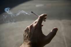 Fumer demeure socialement acceptable pour une partie des jeunes, selon une enquête
